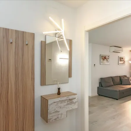 Alva Lloretholiday *